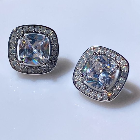 1.6 cm Cubic Zirconia Stud Earrings - Picture 2 of 10